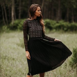 Ivy City Co. Arabella Lace Dress in Black